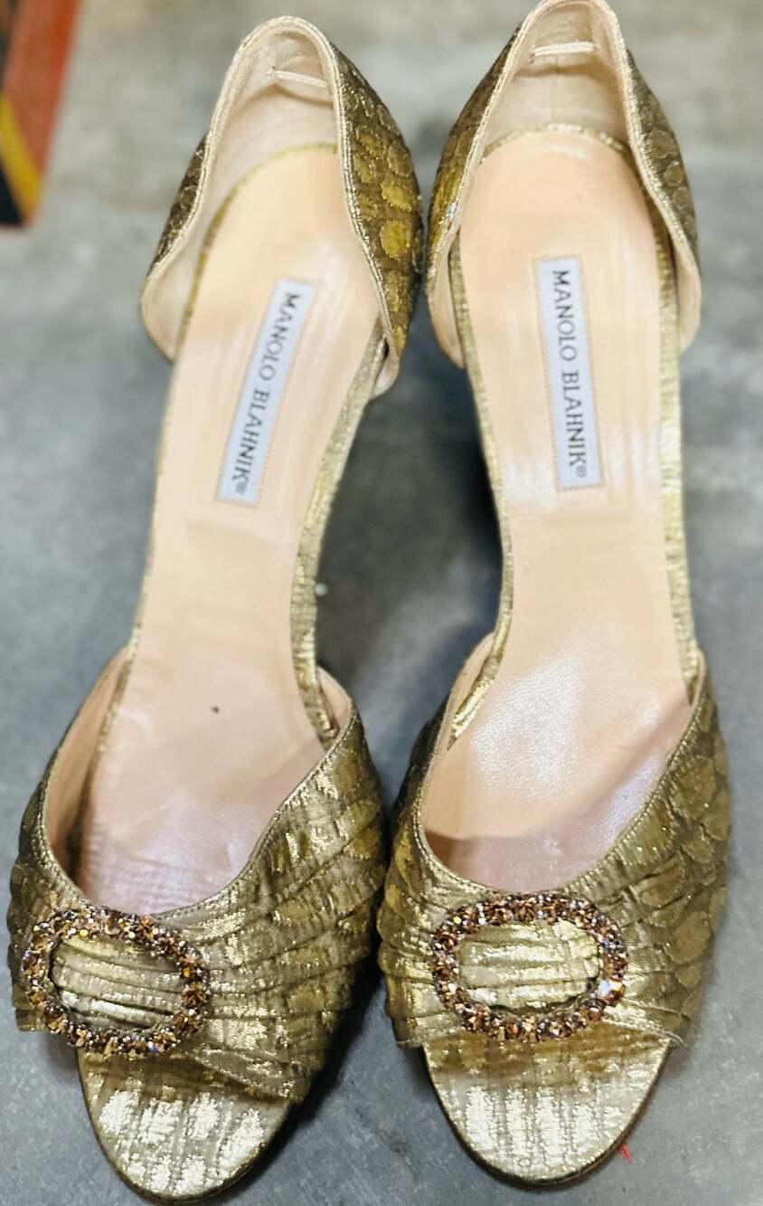 Manolo Blahnik Gold Brocade Sedaraby Crystal D'Orsay Peep Toe Pumps Size 41